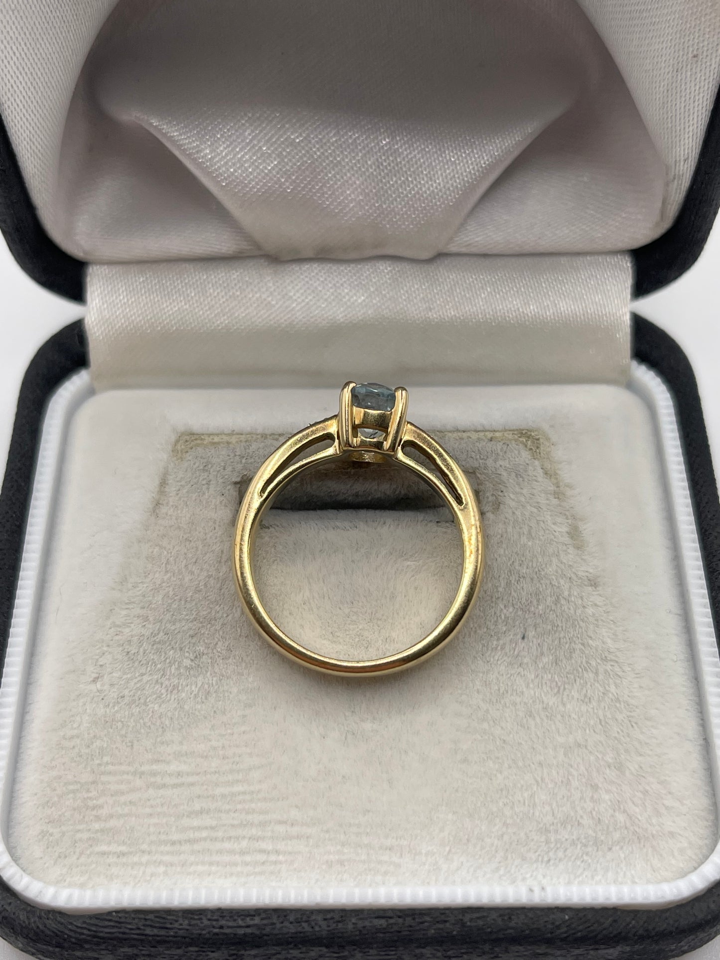 9ct gold aquamarine and diamond ring