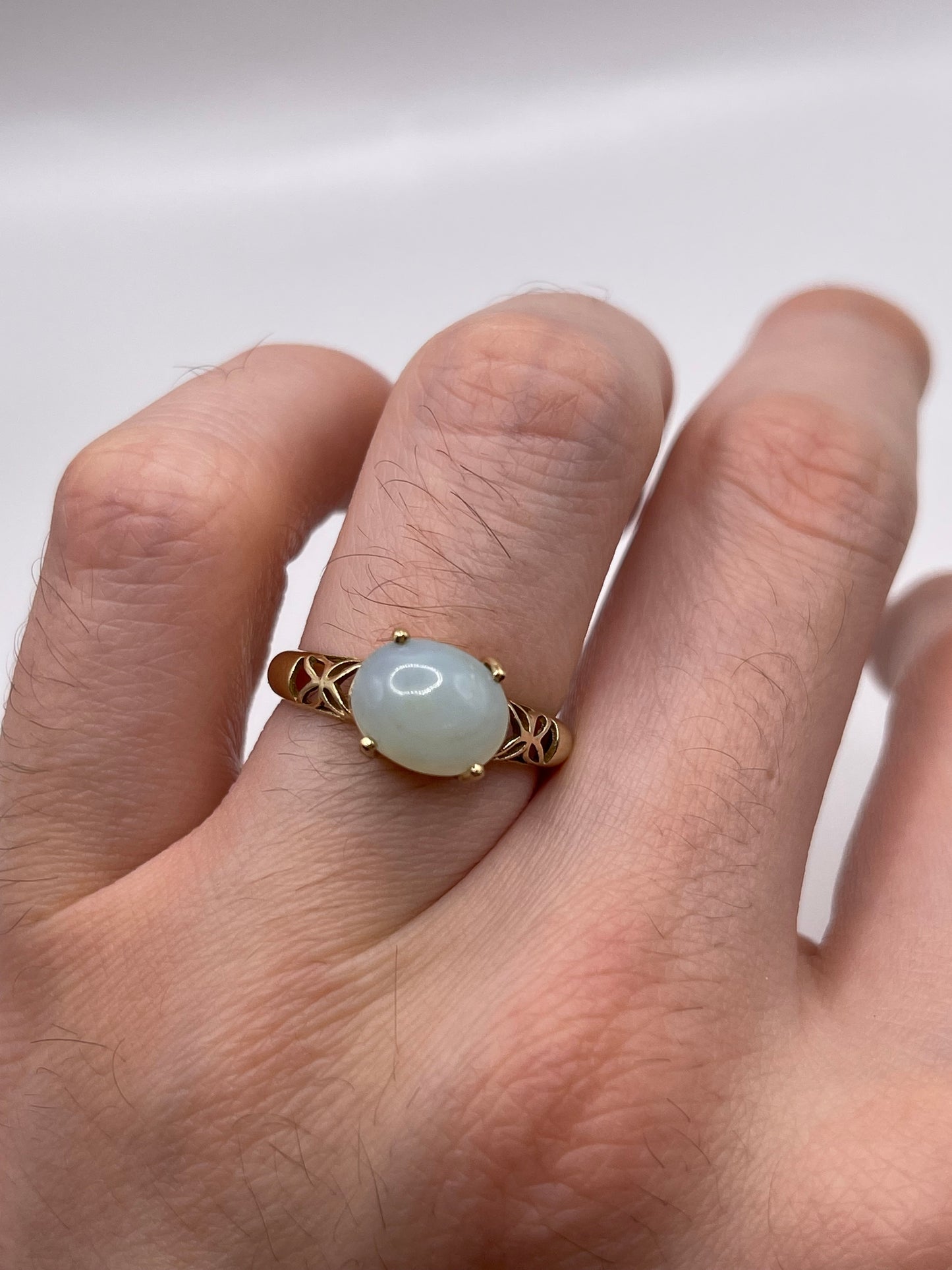 9ct gold chalcedony ring