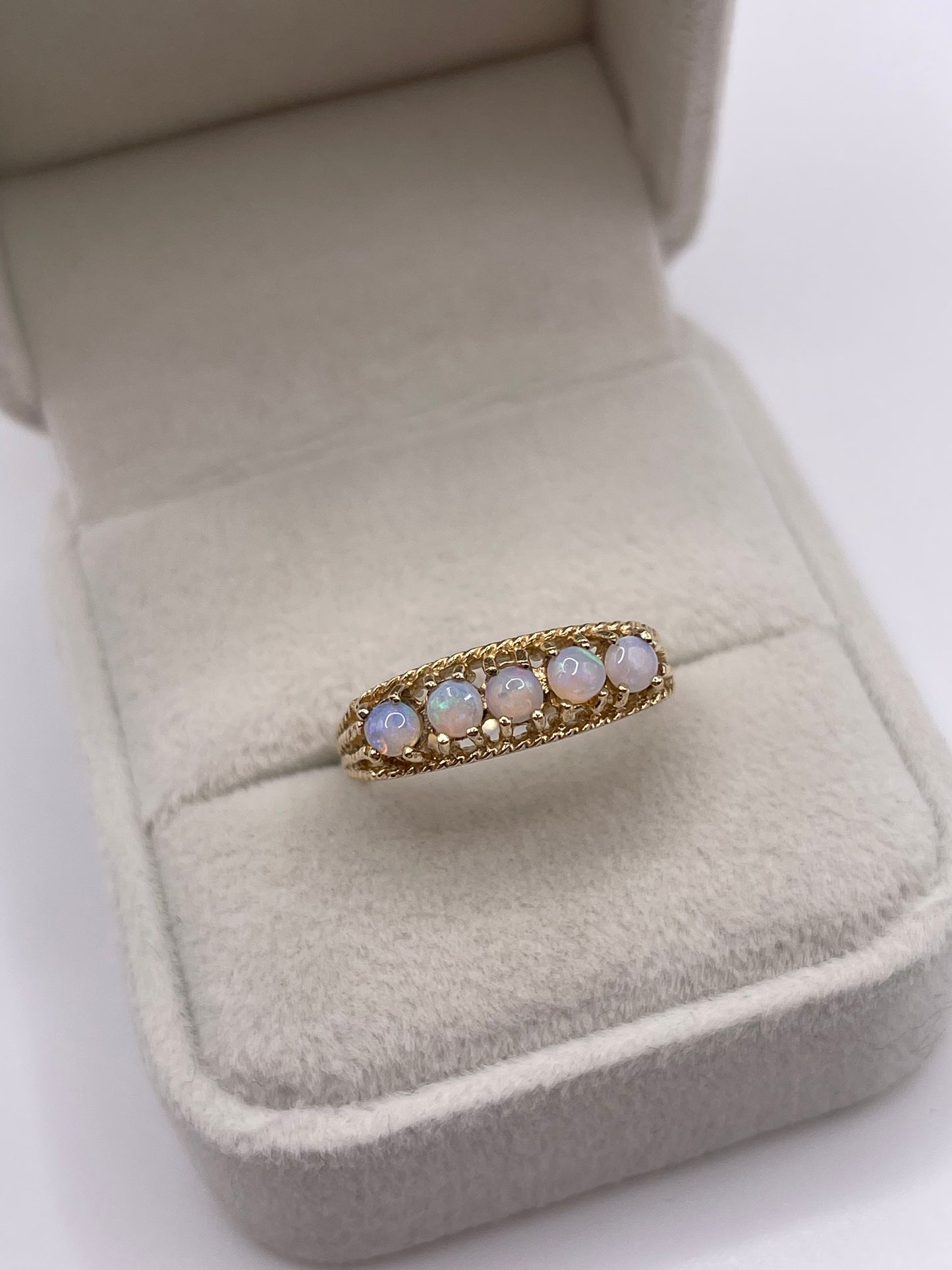 9ct gold opal ring