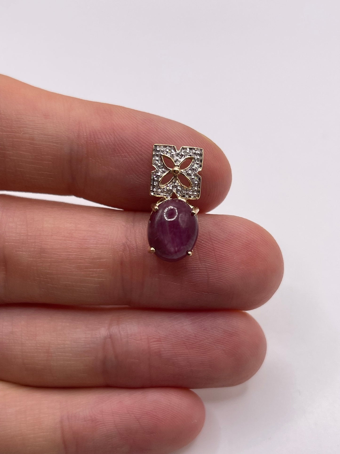 9ct gold star ruby and diamond ring