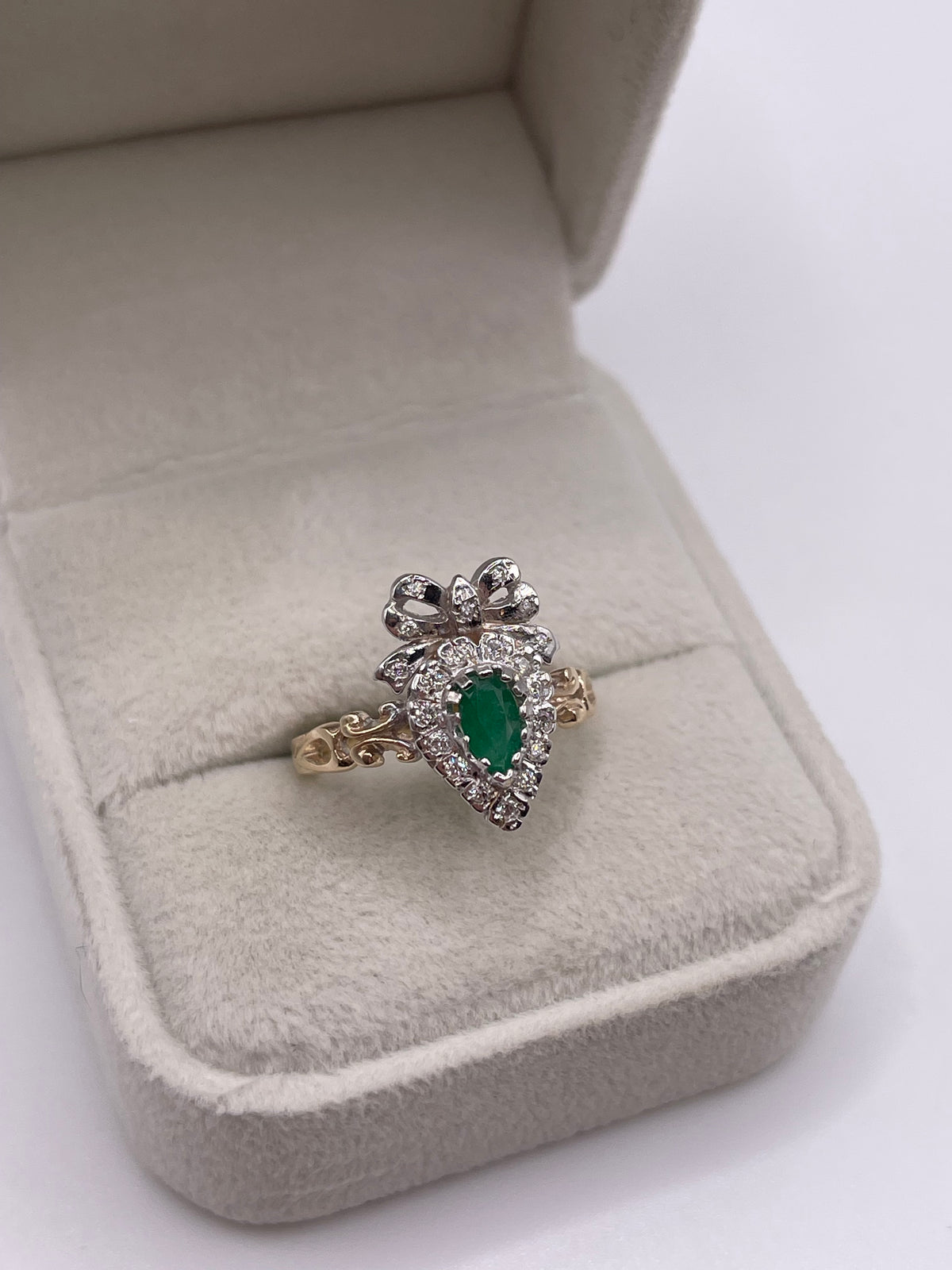9ct gold emerald and diamond heart ring