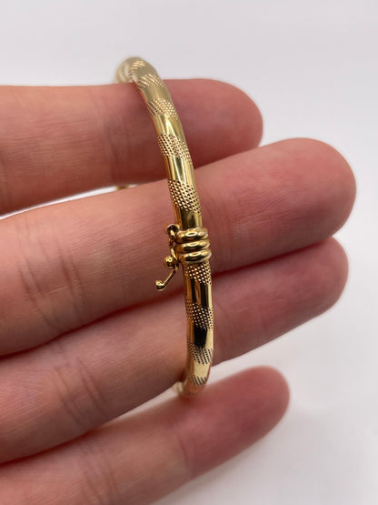 9ct gold bangle