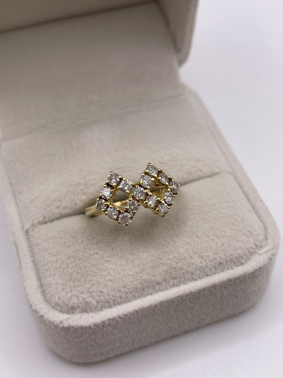 18ct gold diamond cluster ring