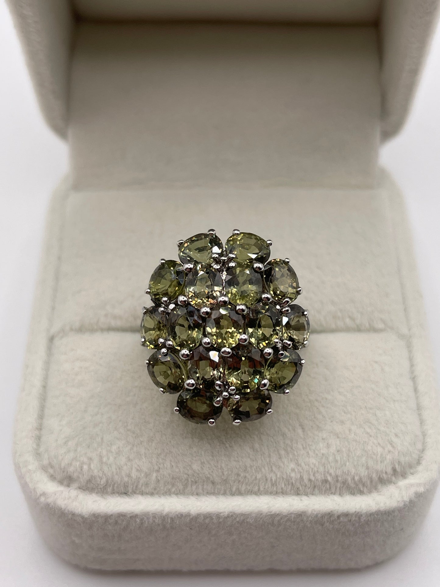 9ct white gold colour change garnet cluster ring