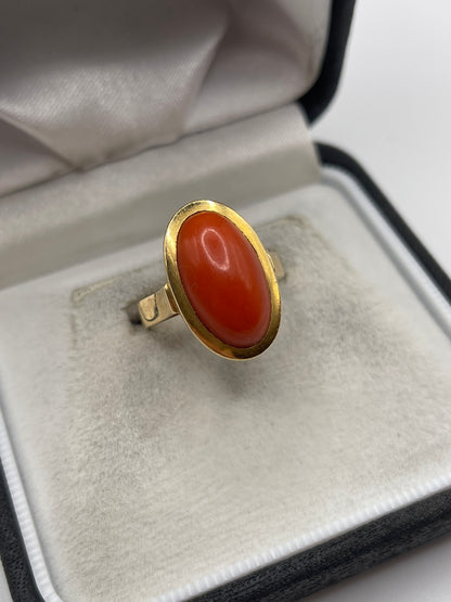 18ct gold coral ring