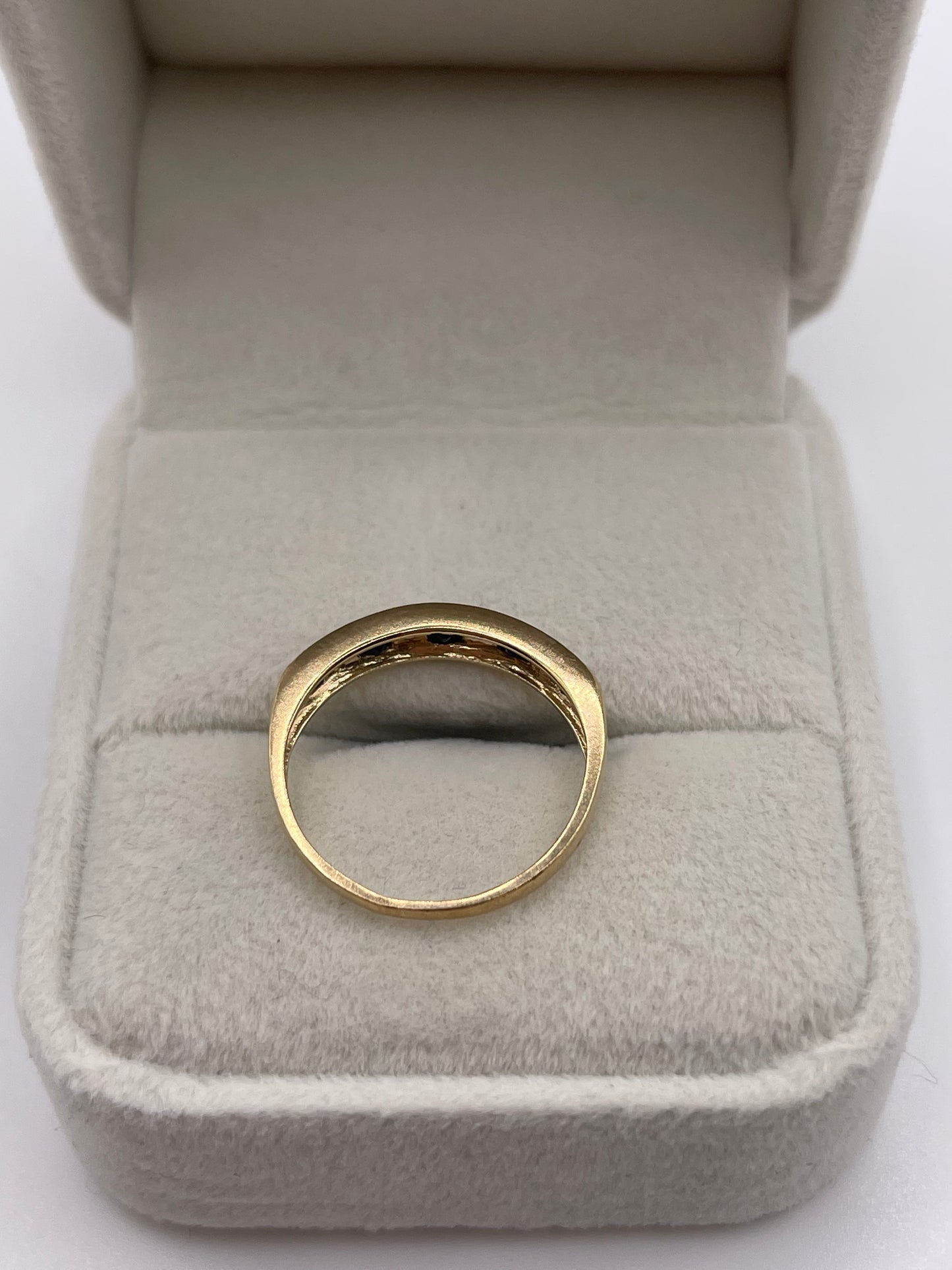 9ct gold sapphire and diamond ring