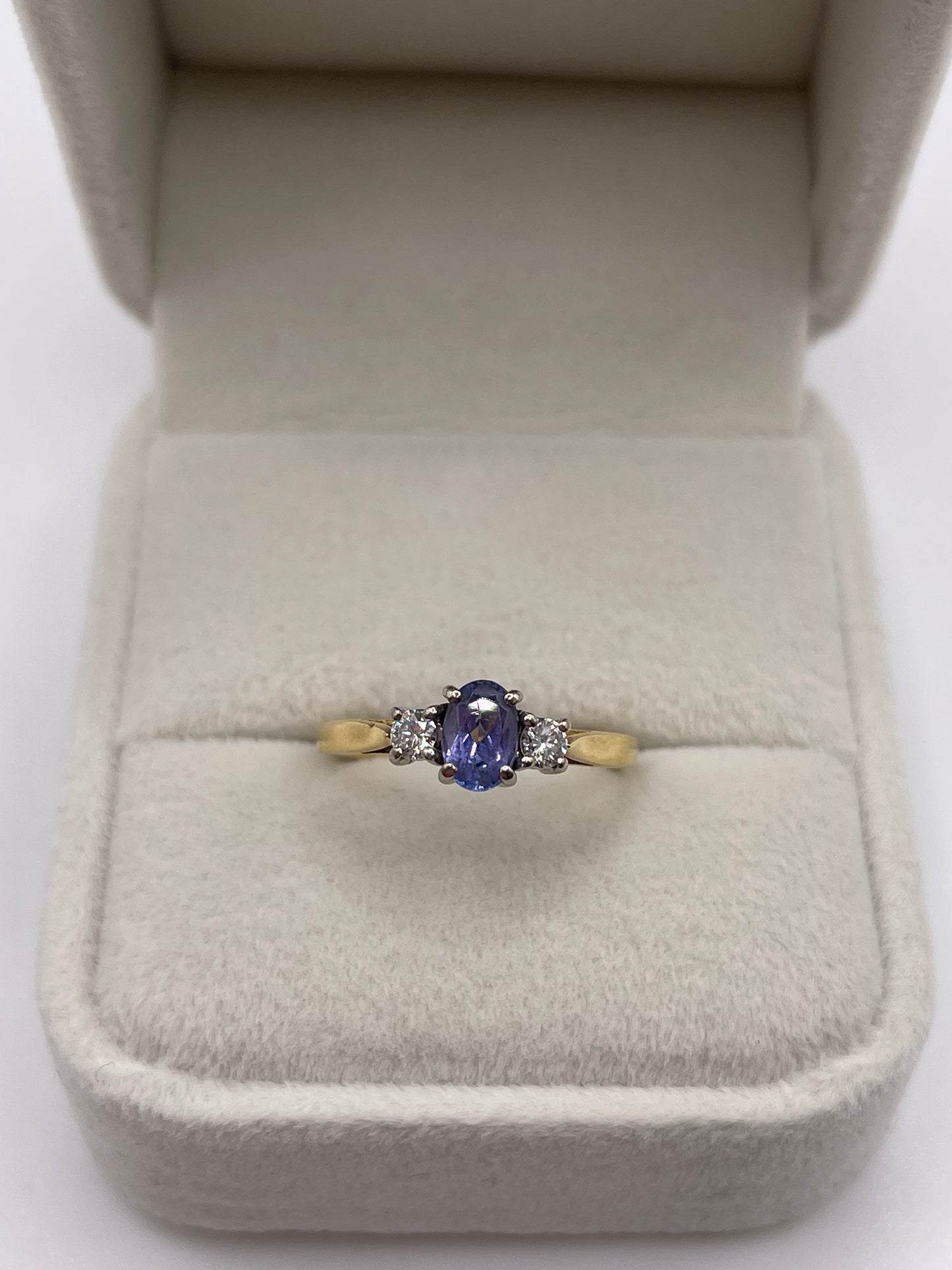 18ct gold tanzanite and diamond ring