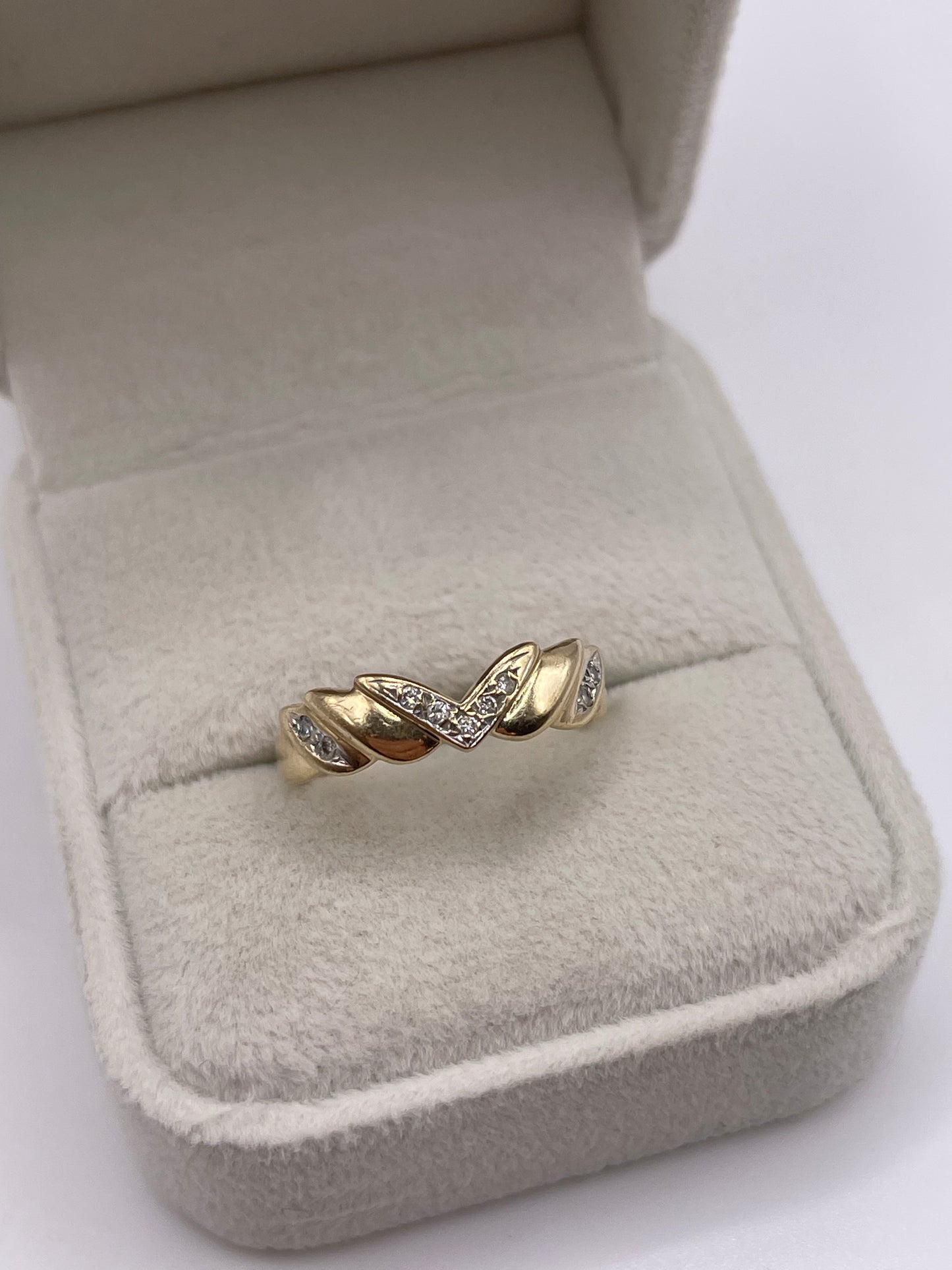 9ct gold diamond wishbone ring