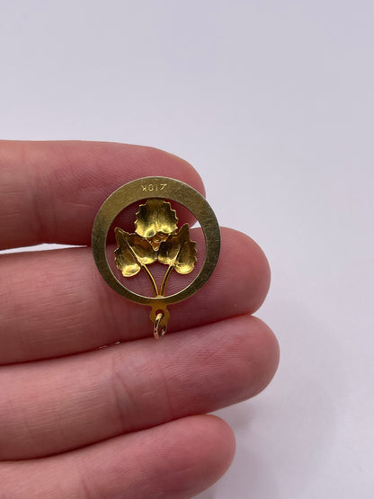 9ct gold leaf pendant