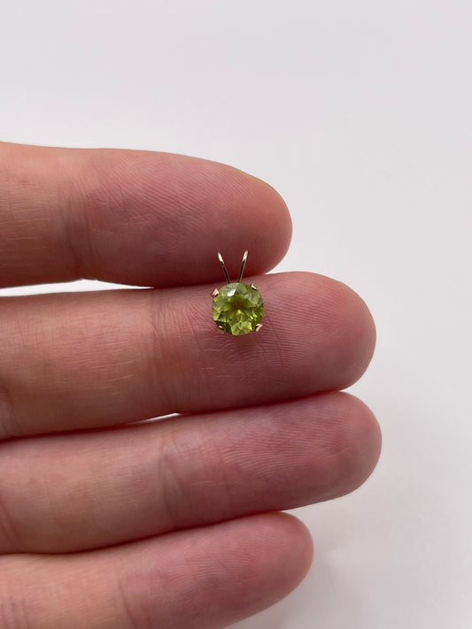 9ct gold peridot pendant