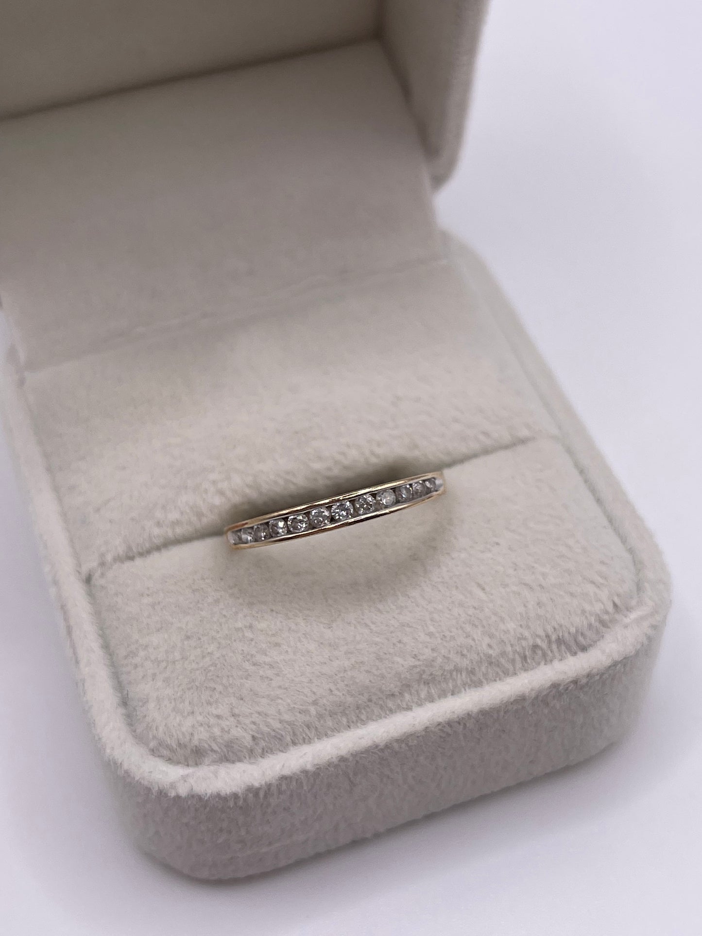 9ct gold diamond ring
