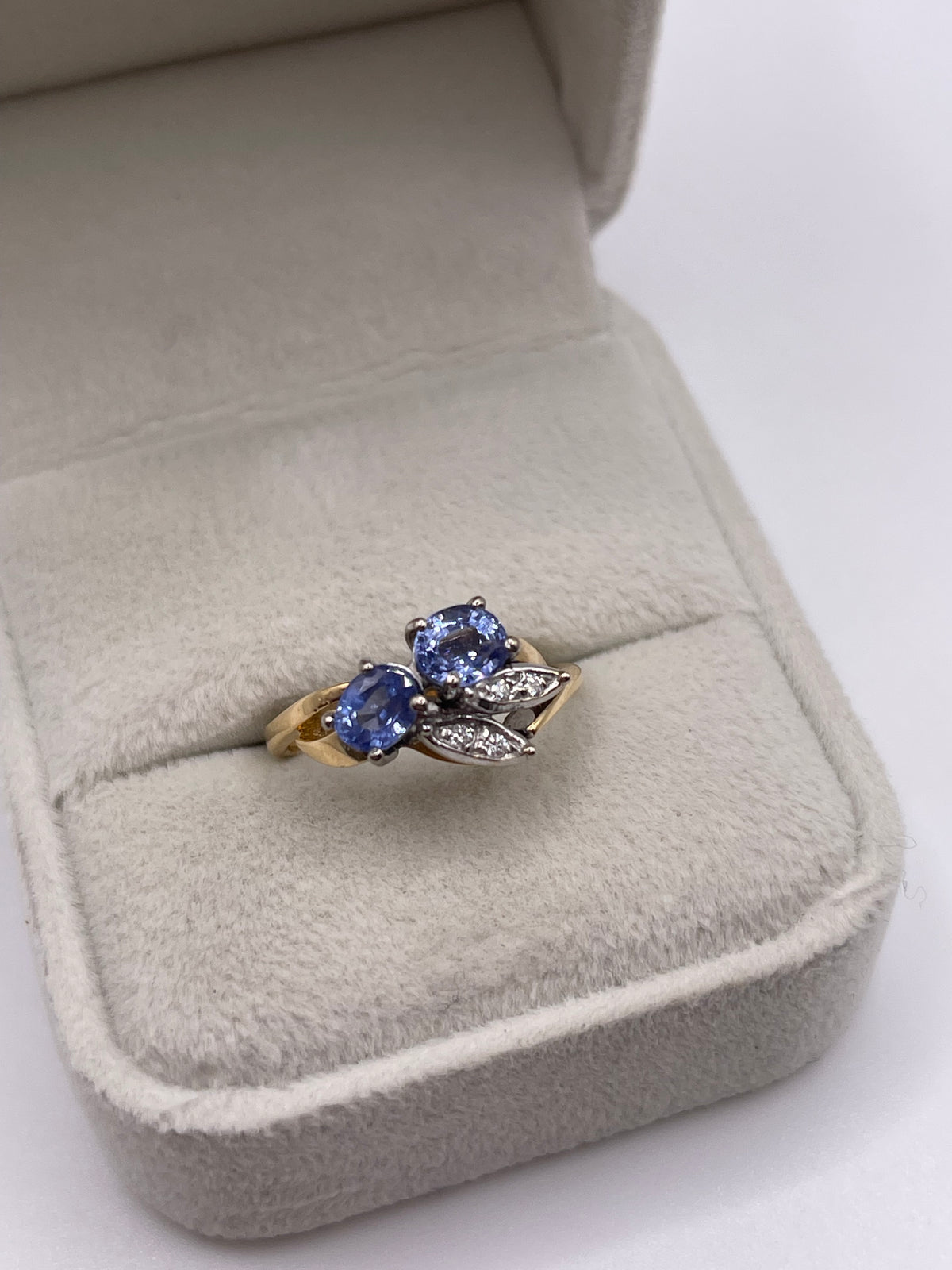 18ct gold sapphire and diamond ring
