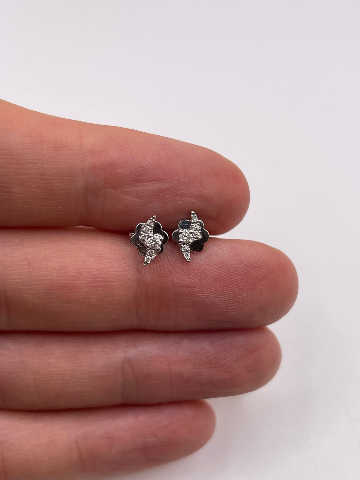 9ct gold diamond lightening earrings