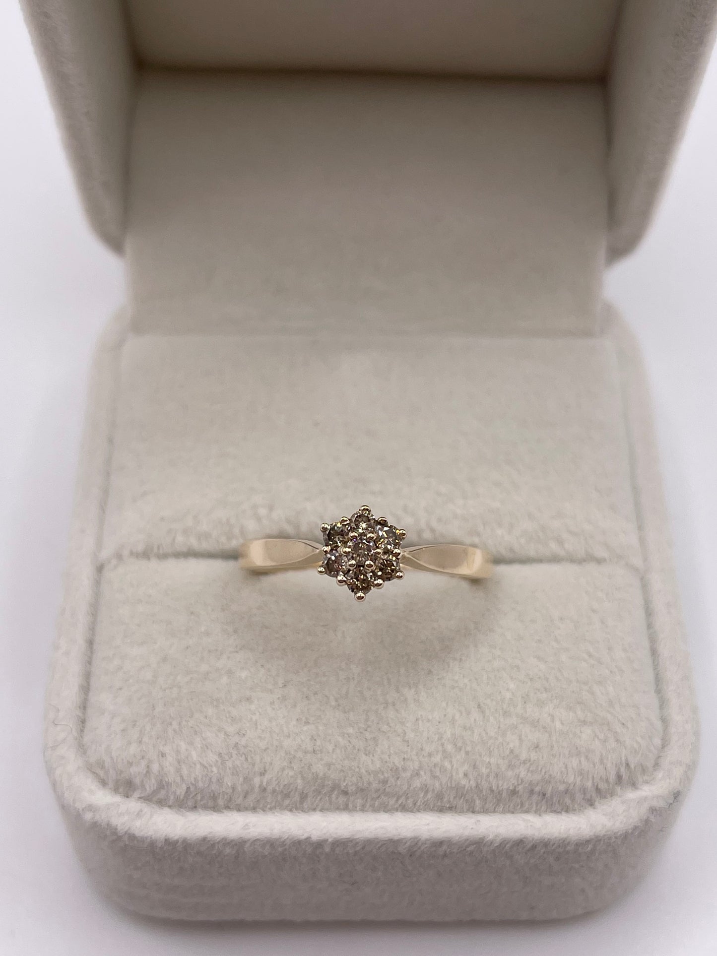 9ct gold diamond cluster ring