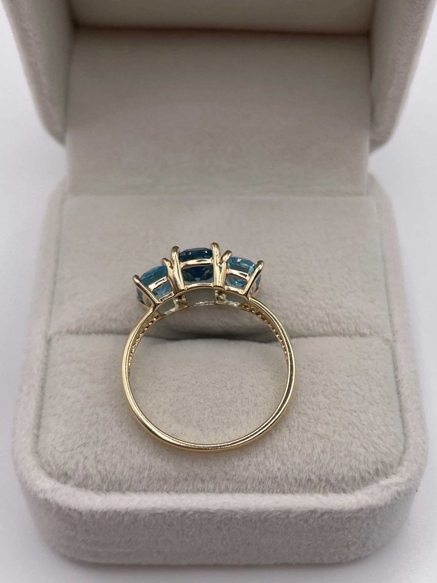 9ct gold blue topaz ring