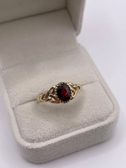 9ct gold garnet ring