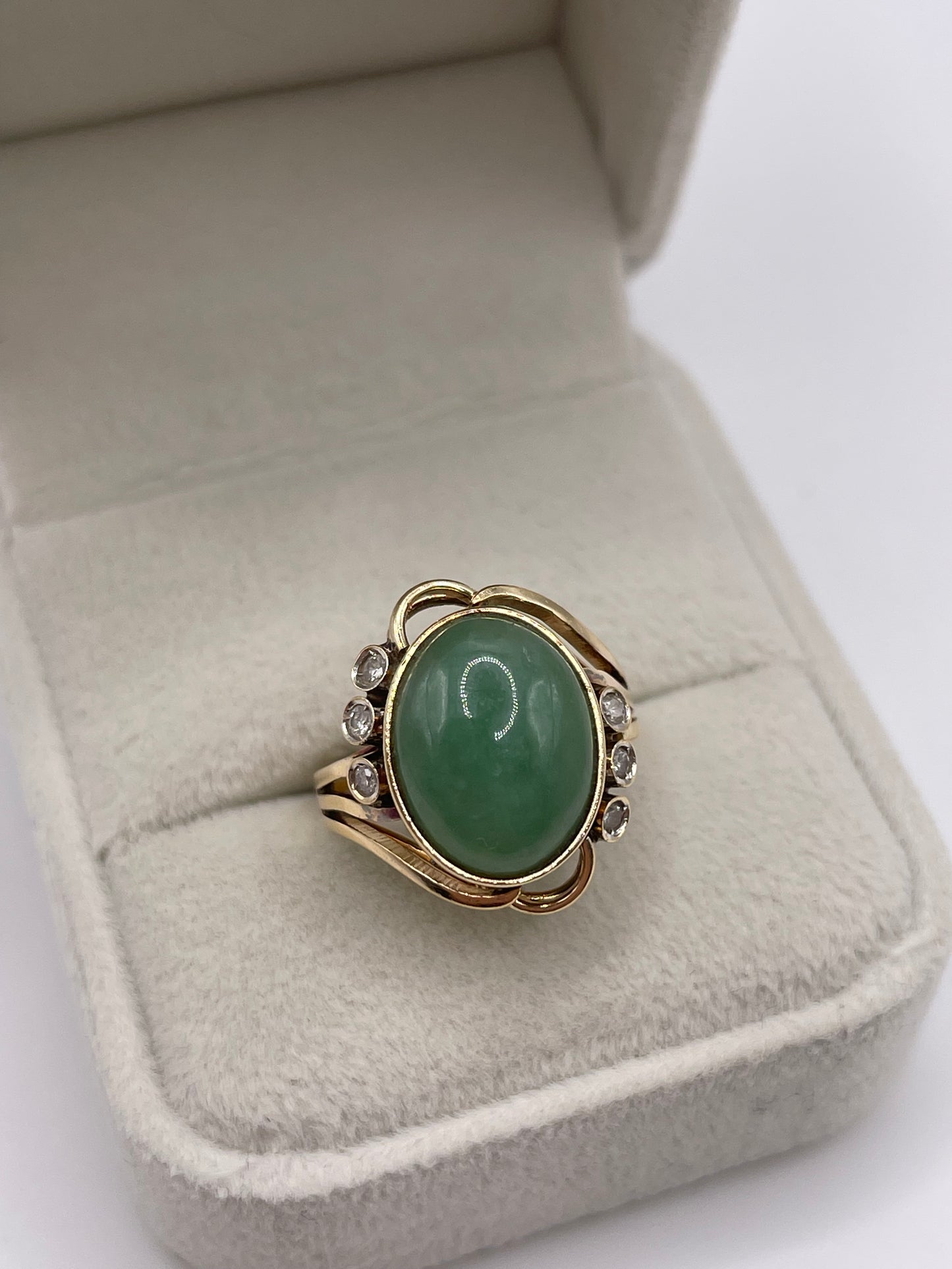 14ct gold jade and diamond ring