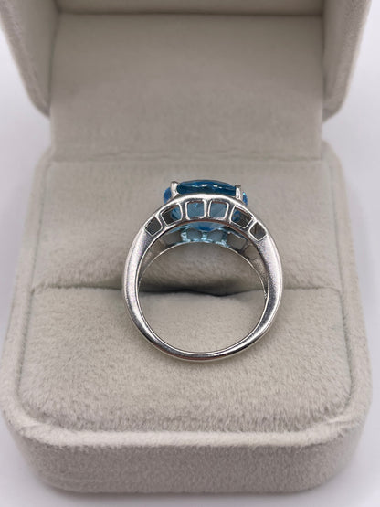9ct white gold blue topaz ring