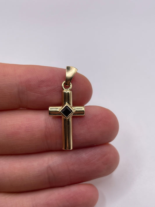 9ct gold garnet cross pendant