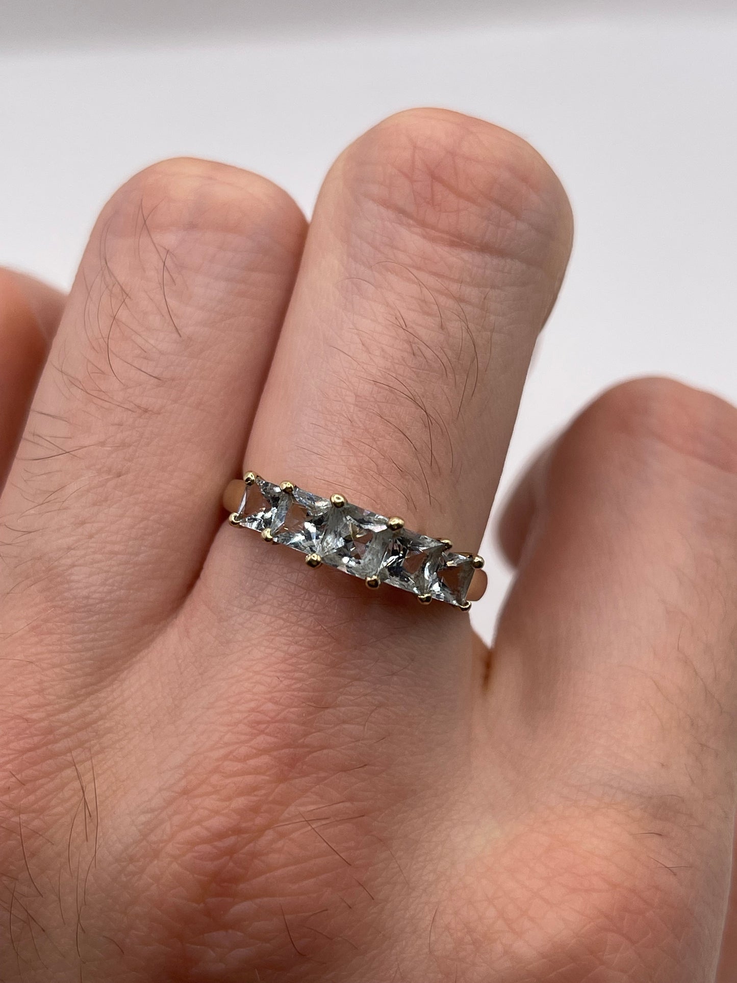 9ct gold aquamarine ring