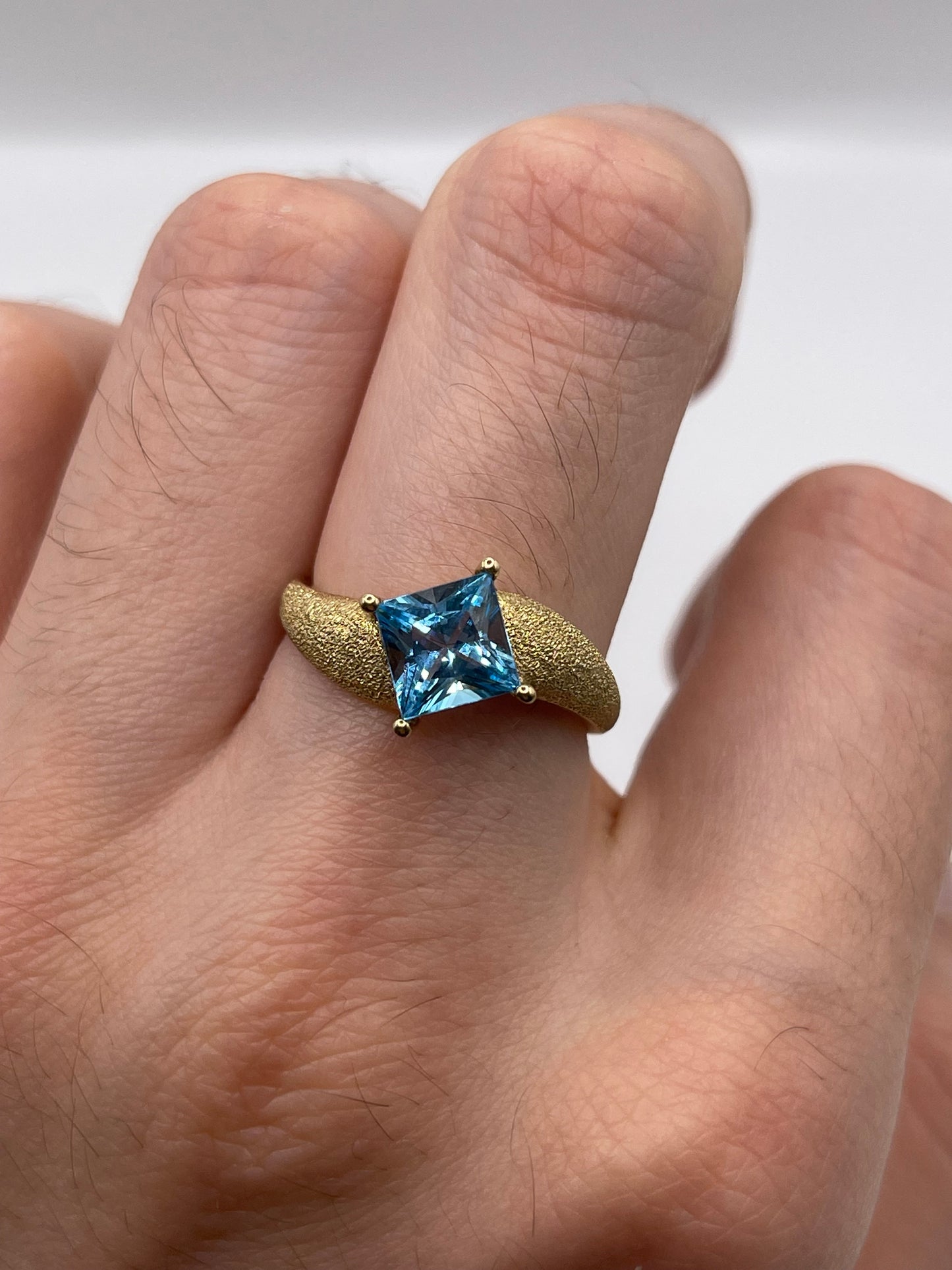 9ct gold blue topaz ring