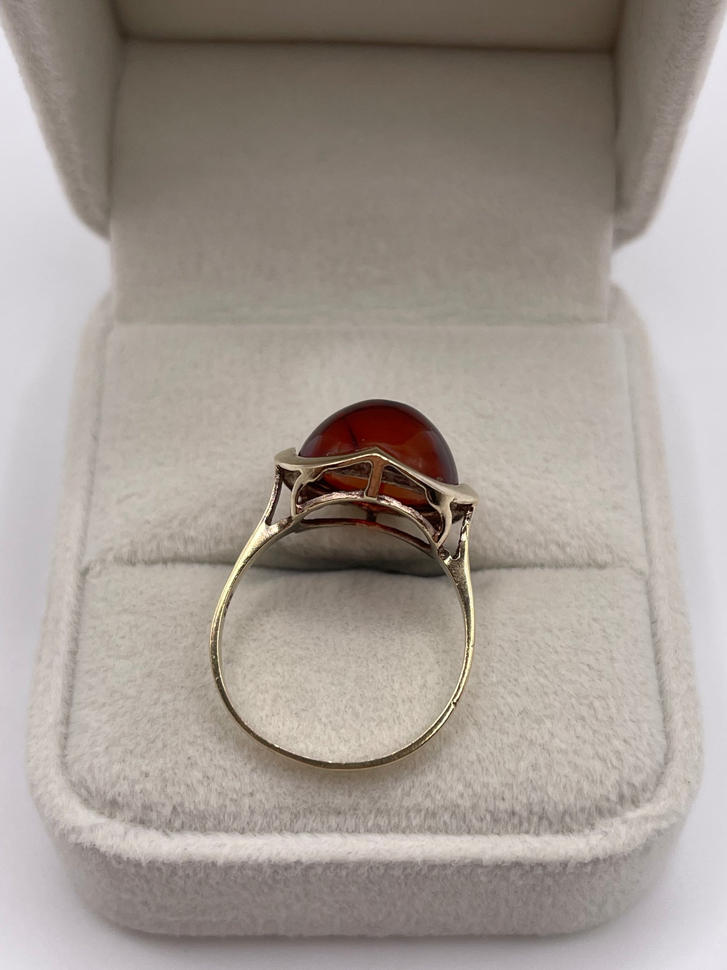 8ct gold amber ring