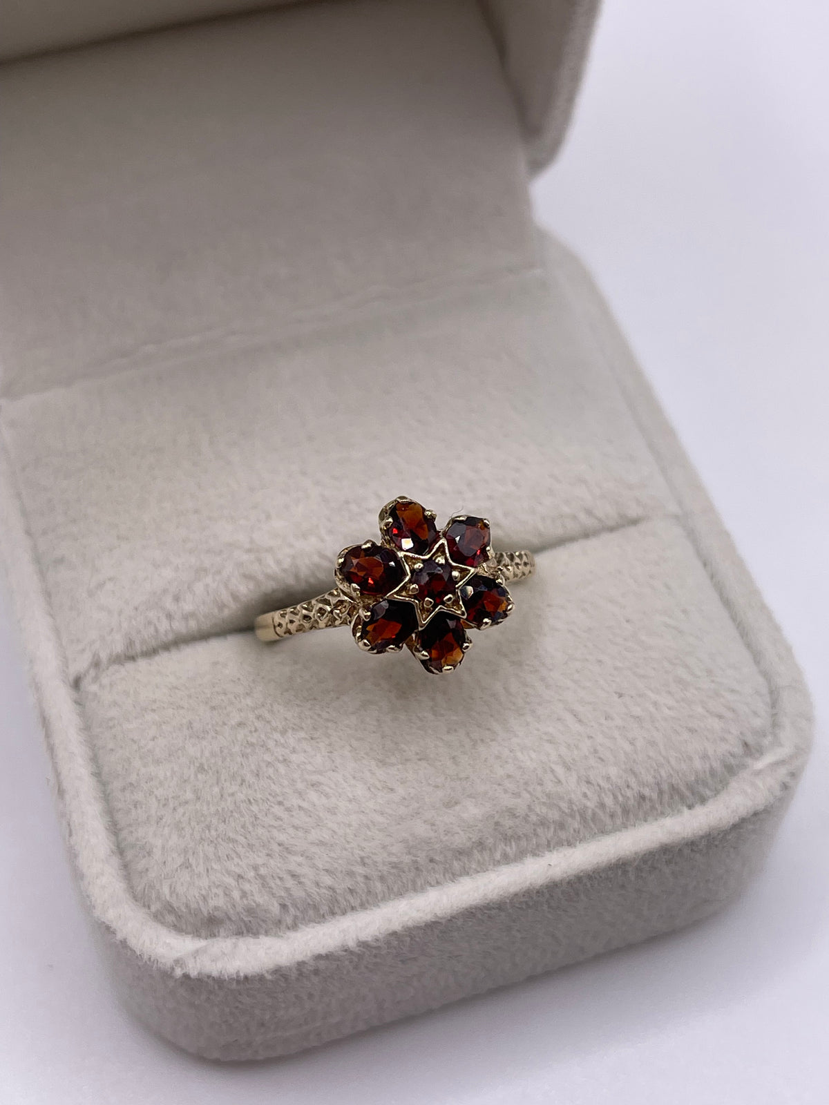 9ct gold garnet cluster ring