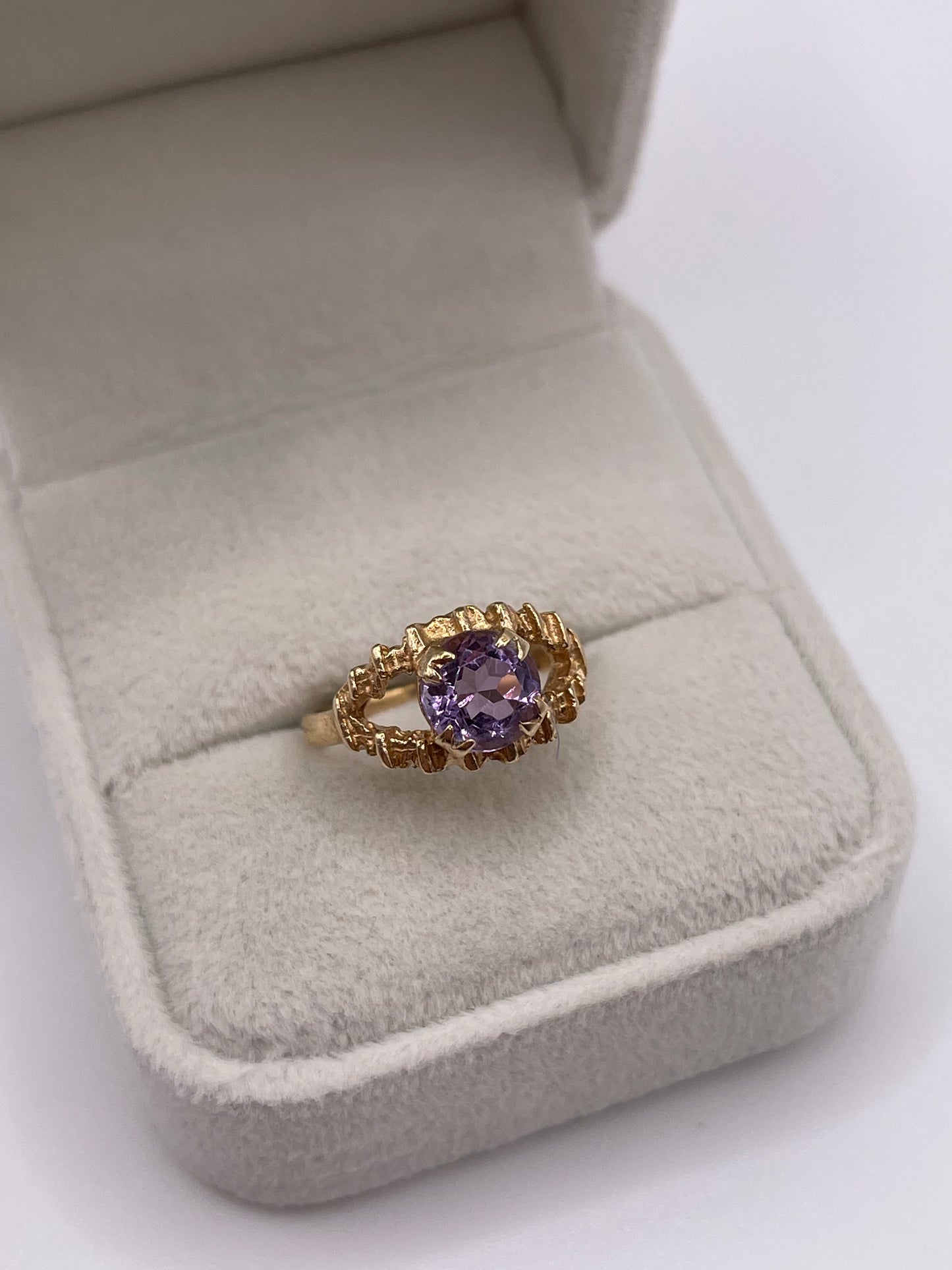 9ct gold amethyst ring