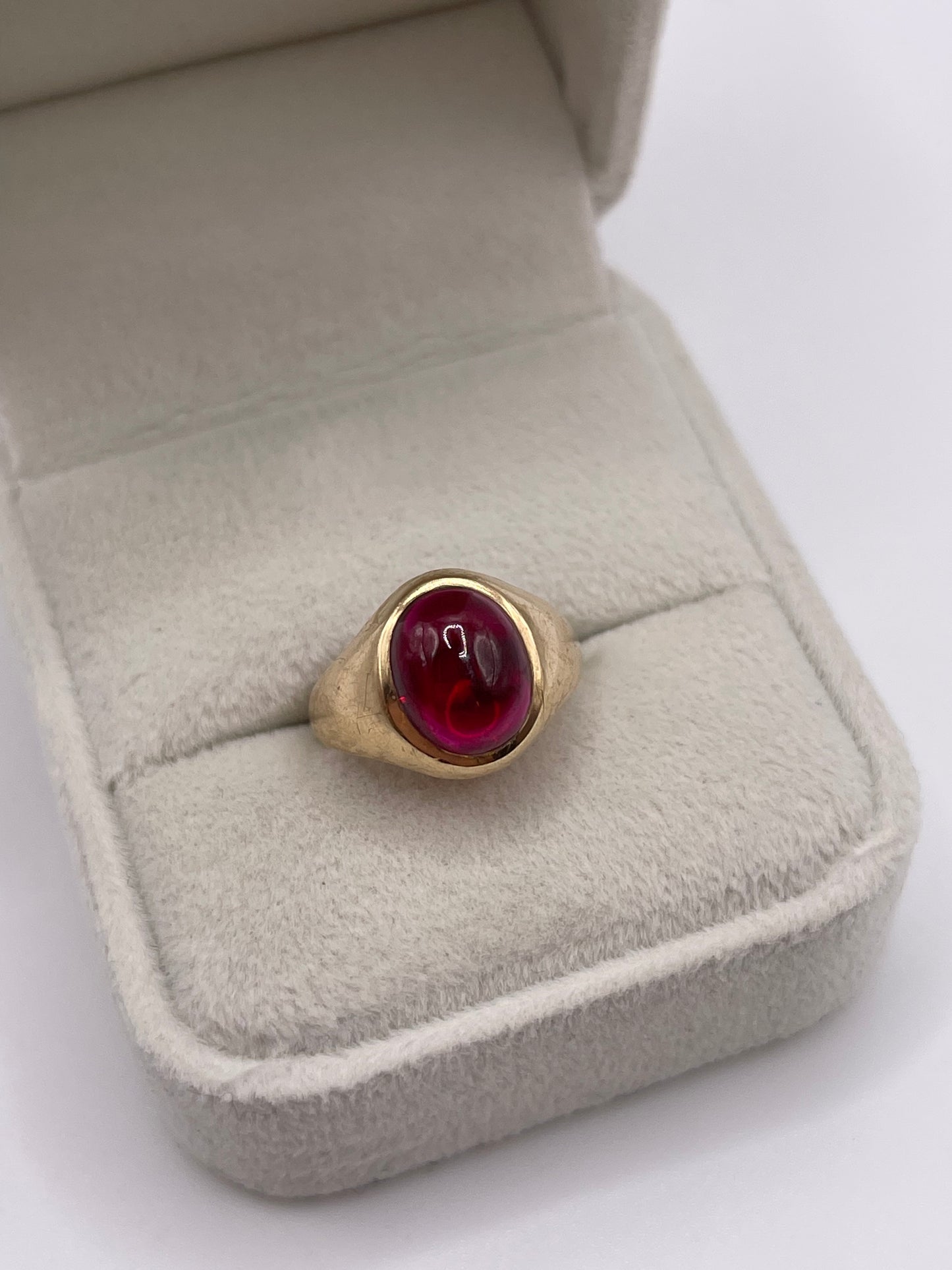 9ct gold cabochon paste ring