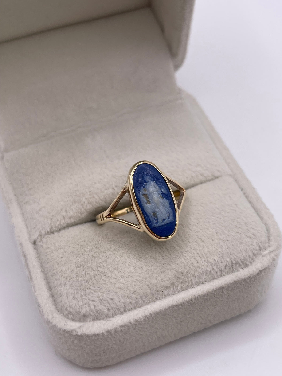 9ct gold Wedgwood ring
