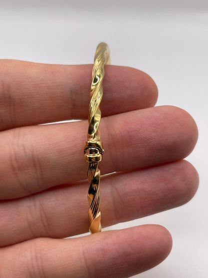 9ct gold bangle