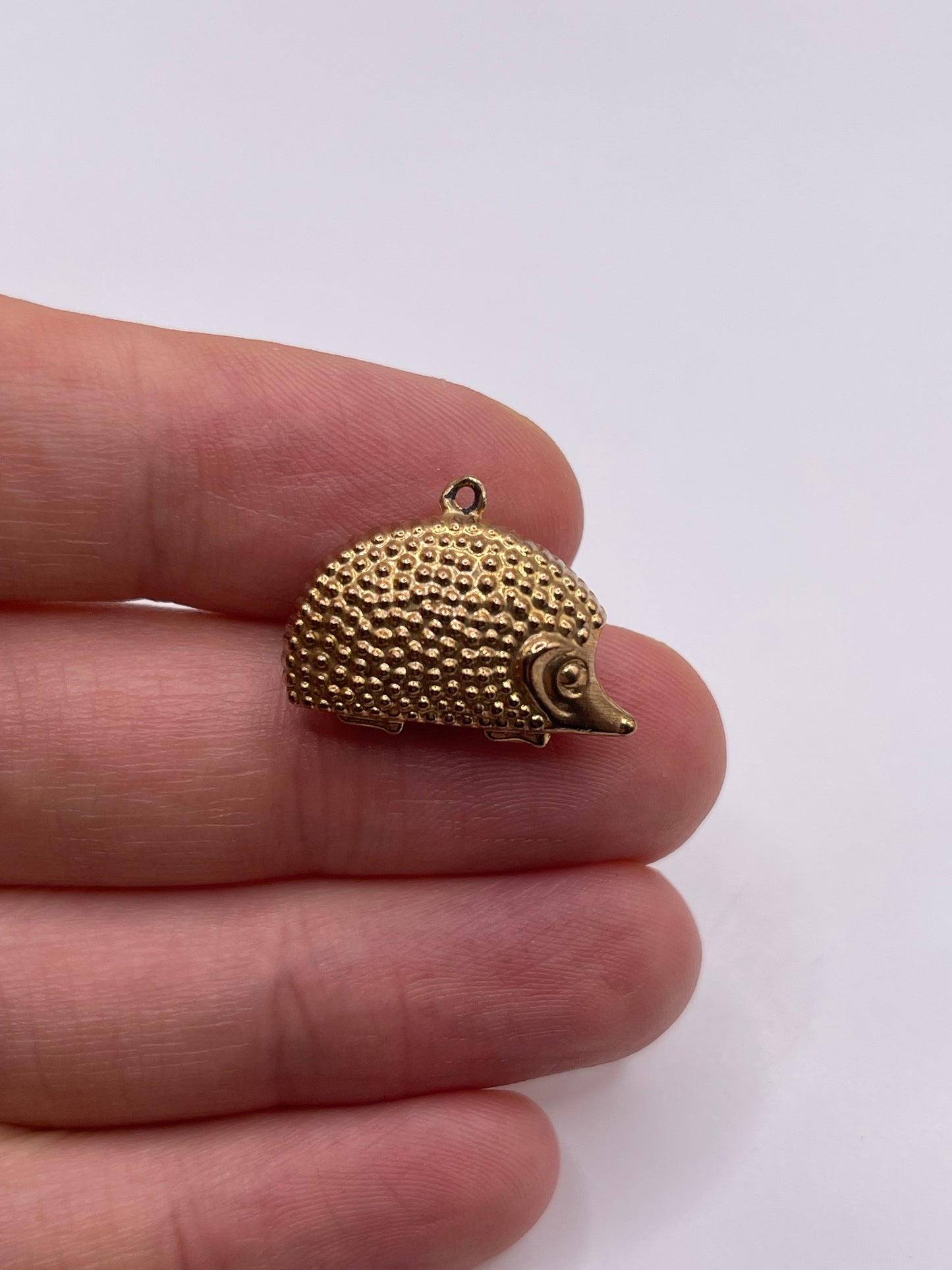 9ct gold hedgehog charm