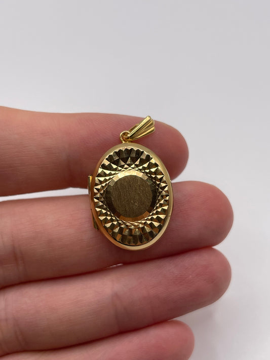 9ct gold locket