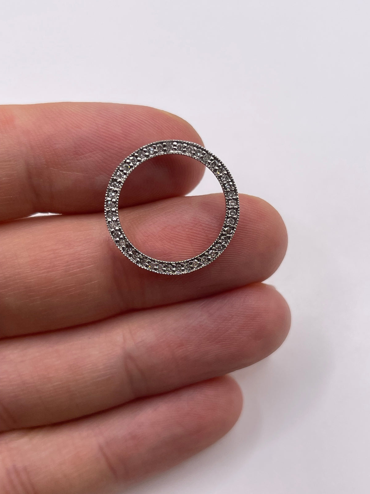 9ct white gold diamond pendant