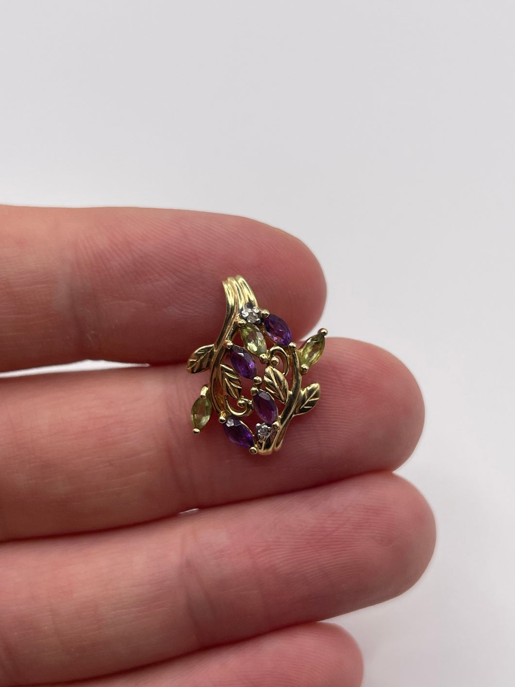 9ct gold peridot, amethyst and diamond pendant