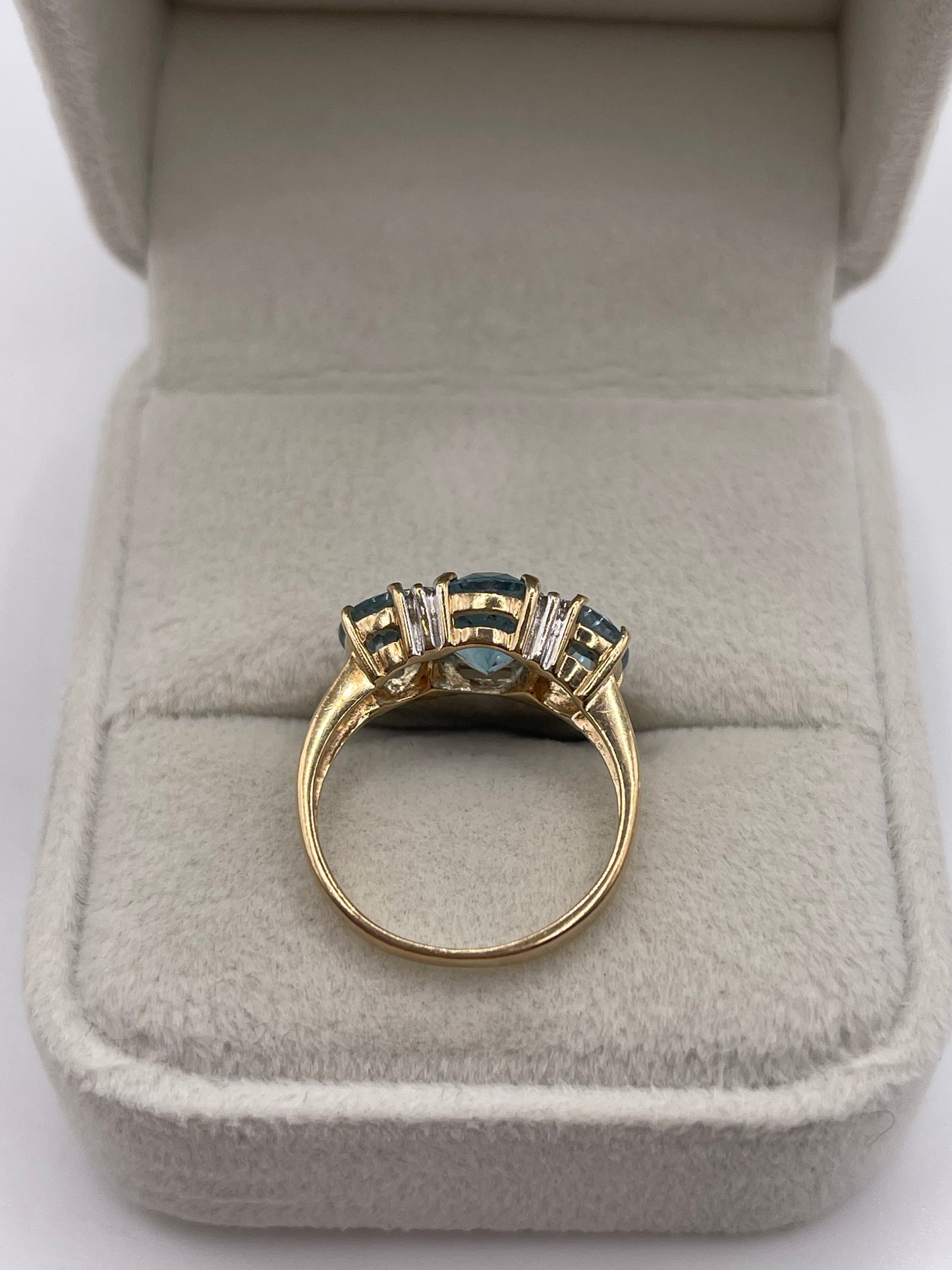 9ct gold topaz and diamond ring