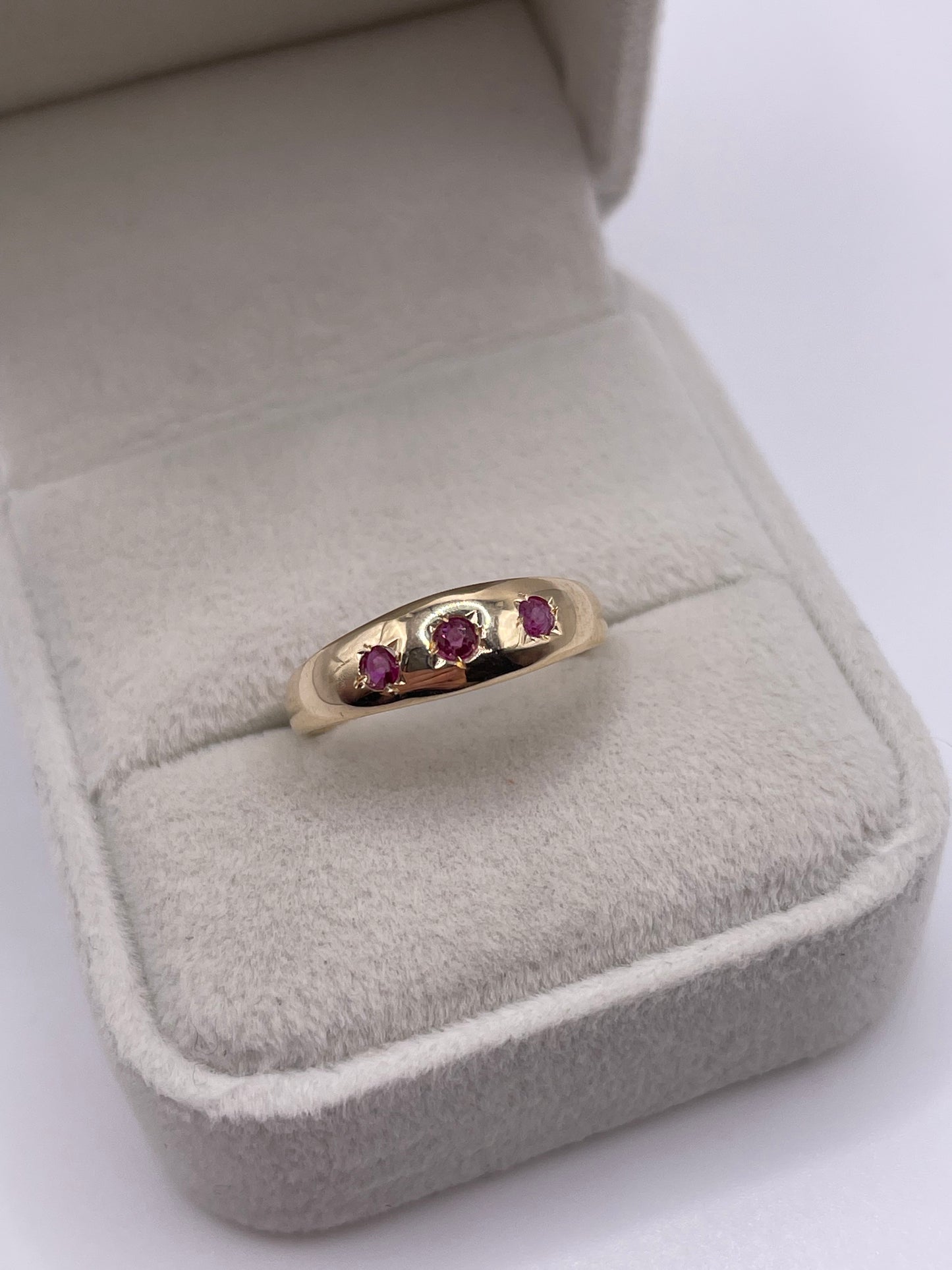 9ct gold ruby gypsy ring