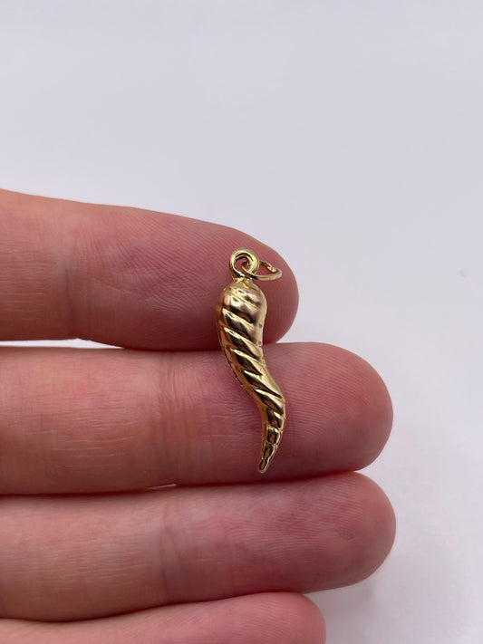 9ct gold horn of plenty pendant
