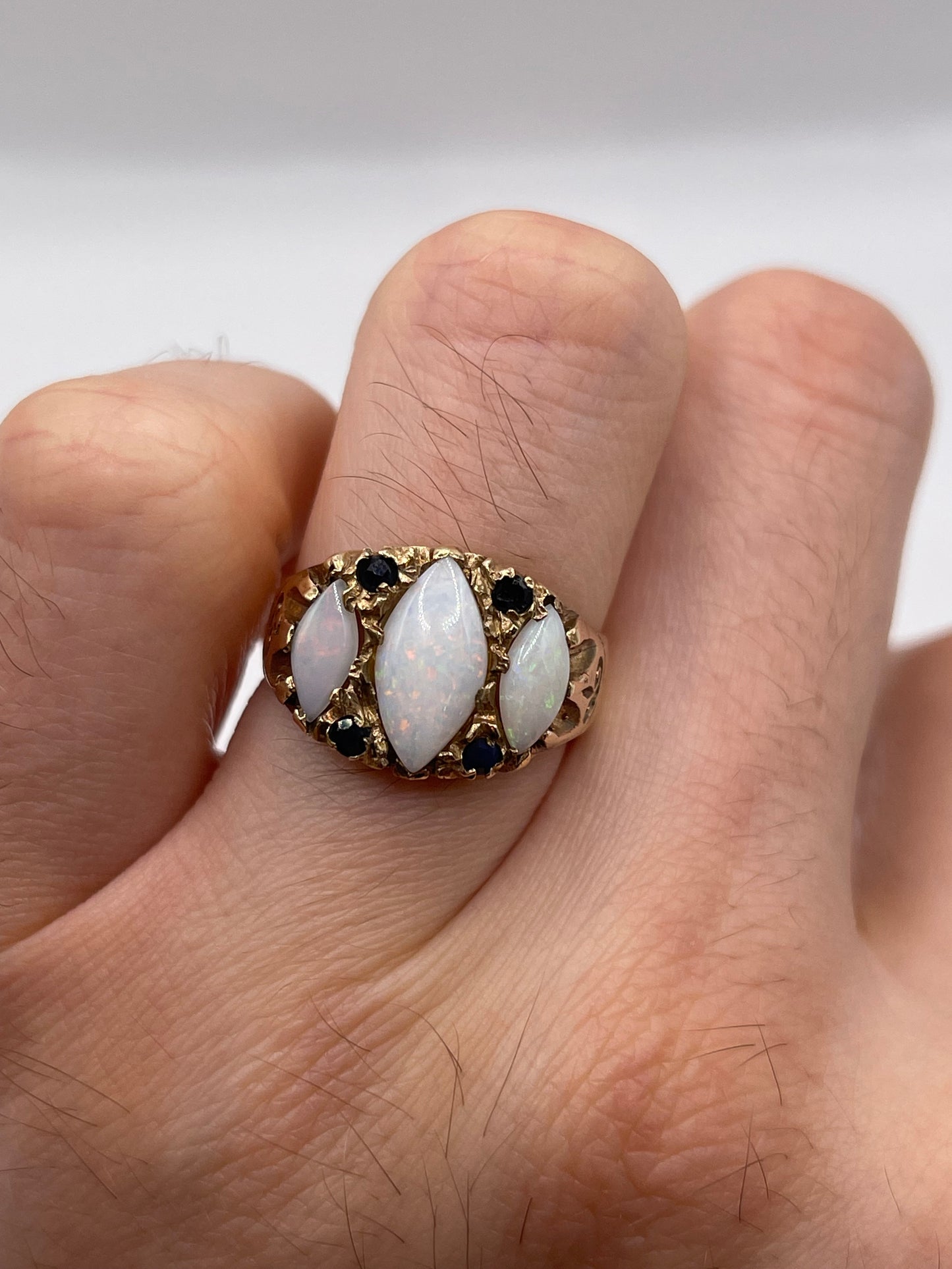 9ct gold opal and sapphire ring