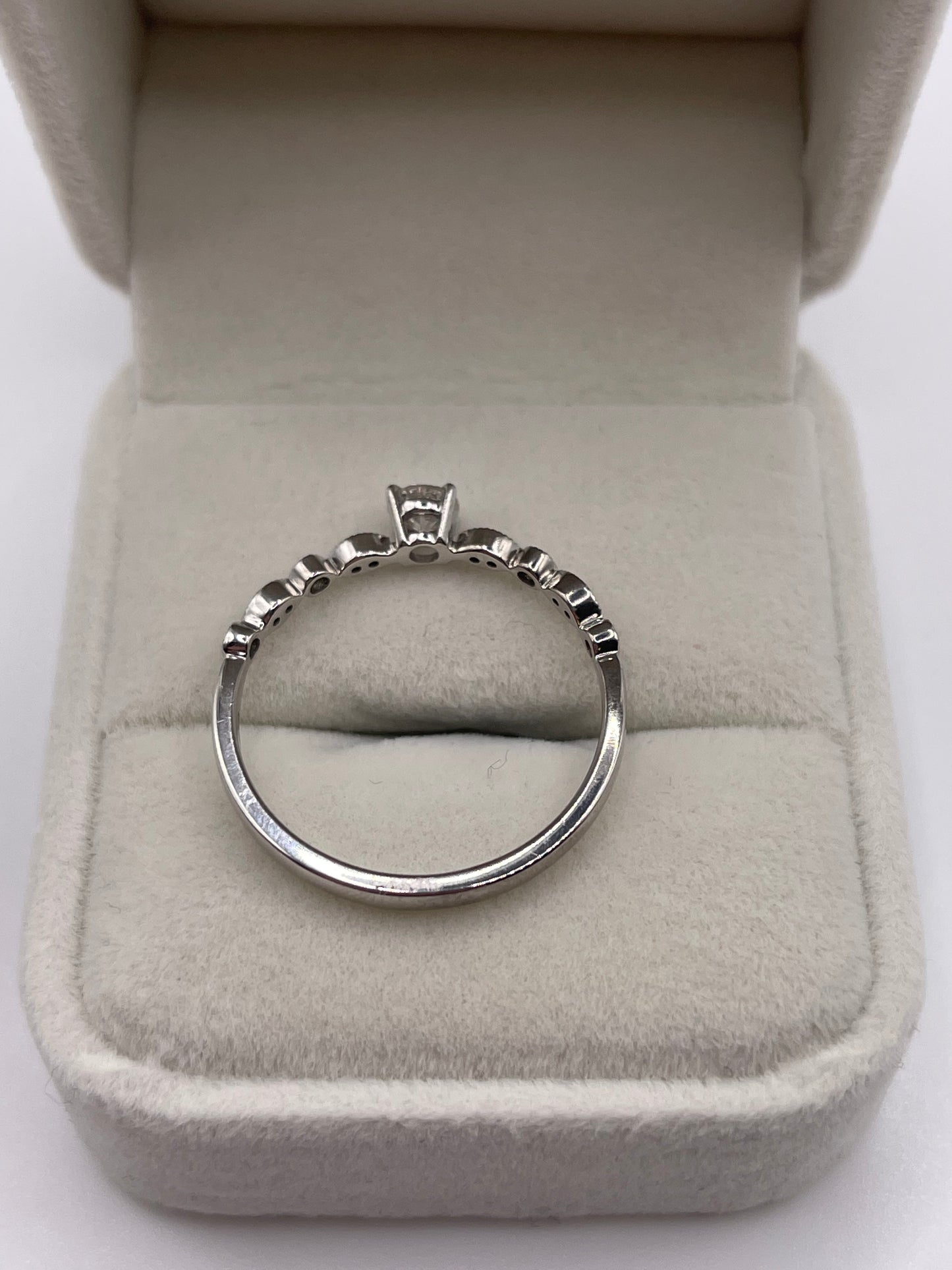 18ct white gold diamond ring