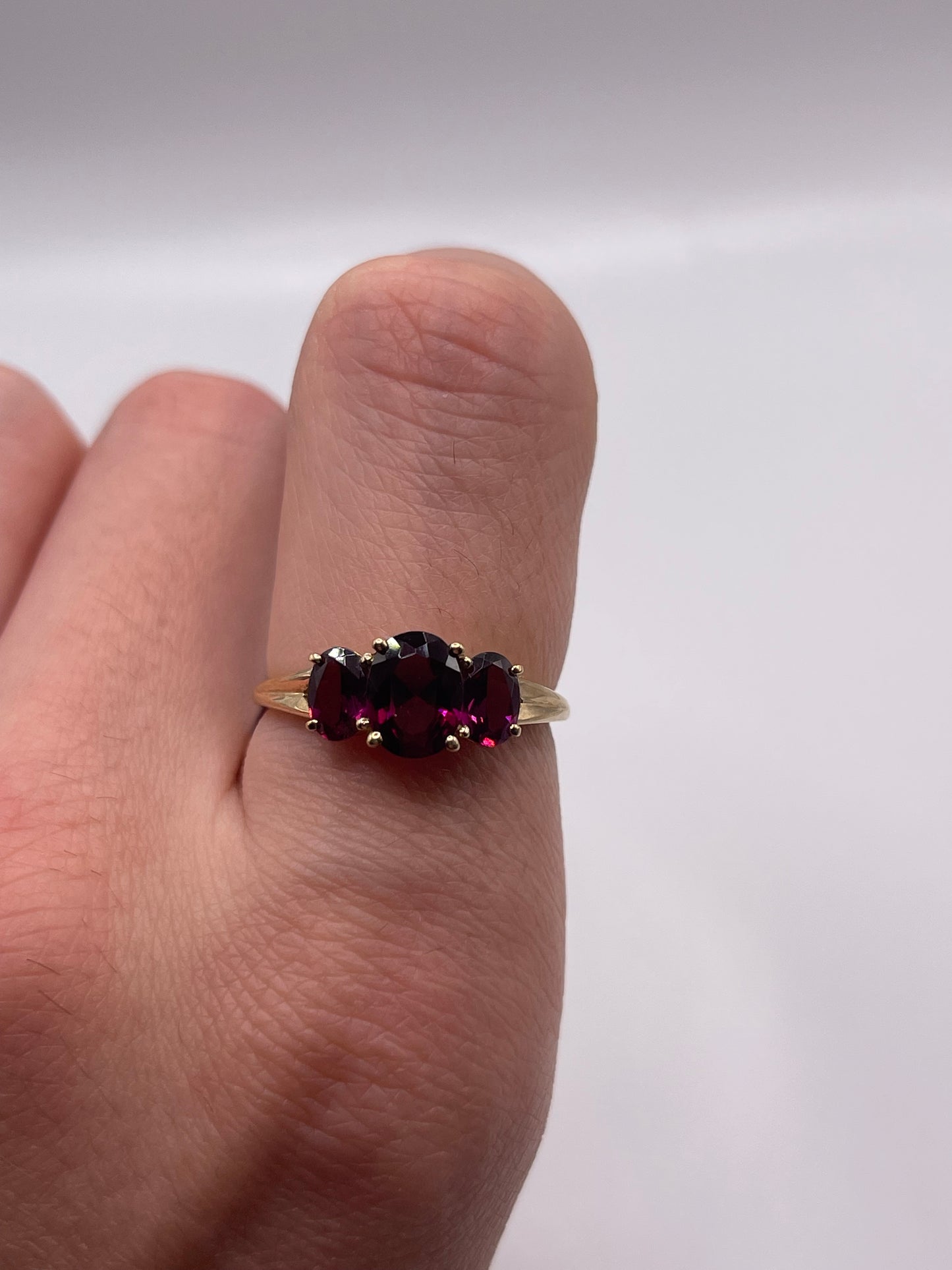9ct gold garnet ring