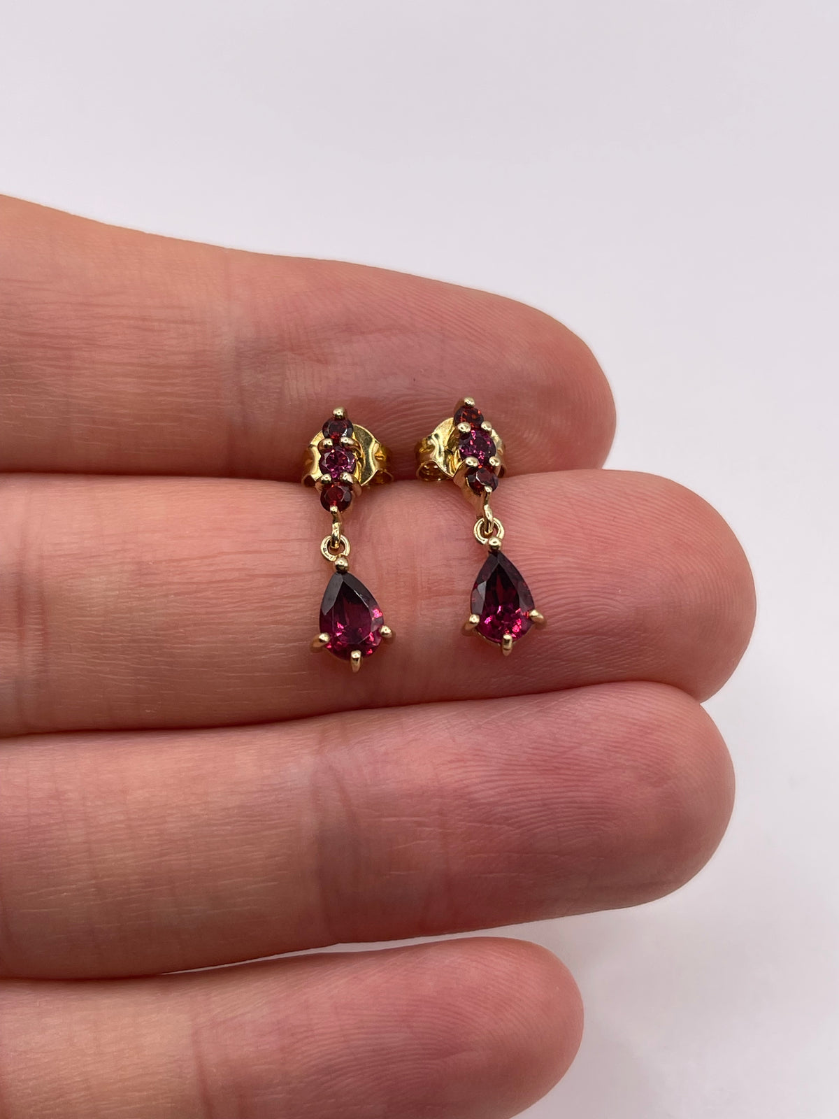 9ct gold garnet earrings
