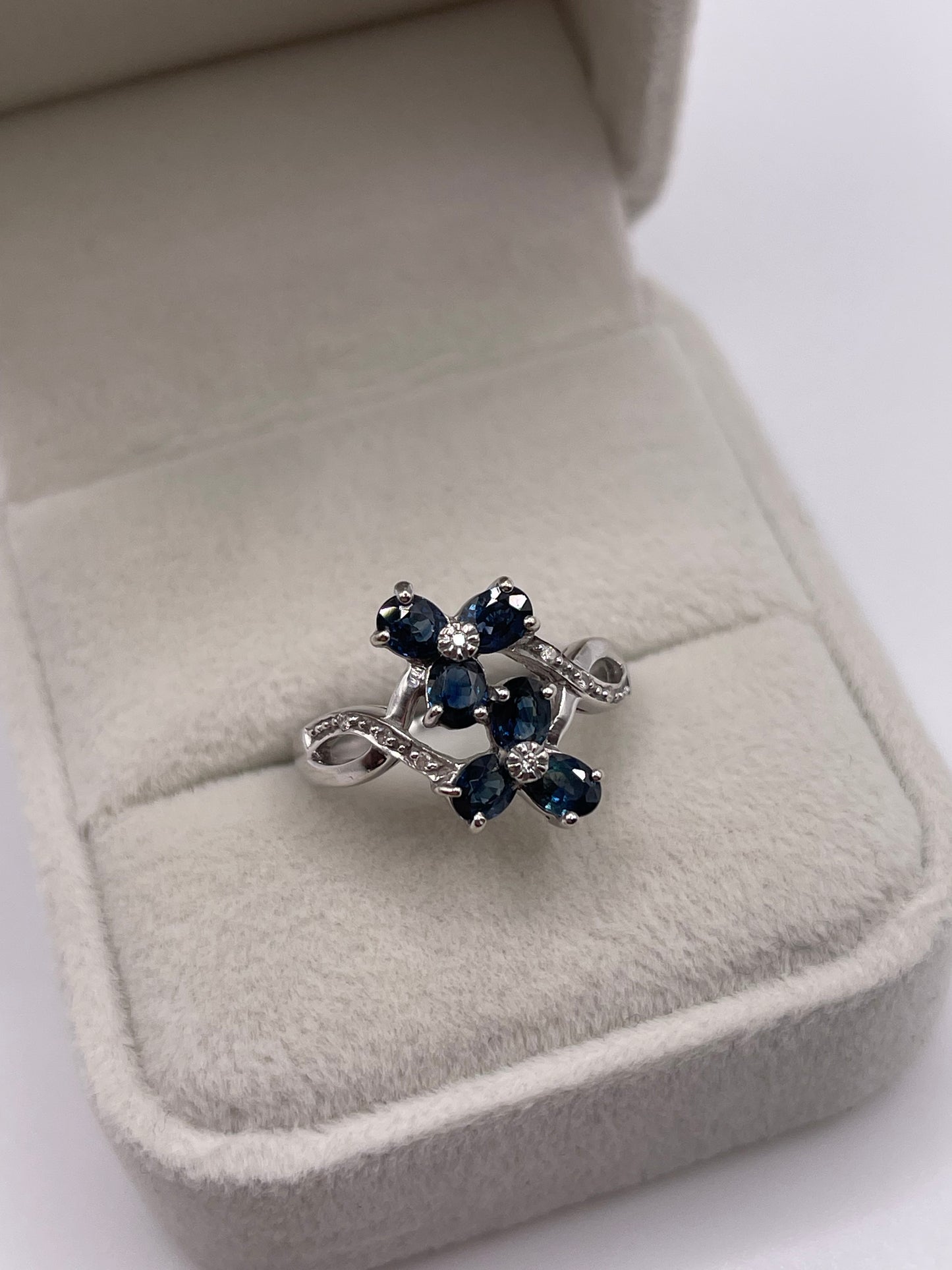 9ct white gold sapphire and diamond ring