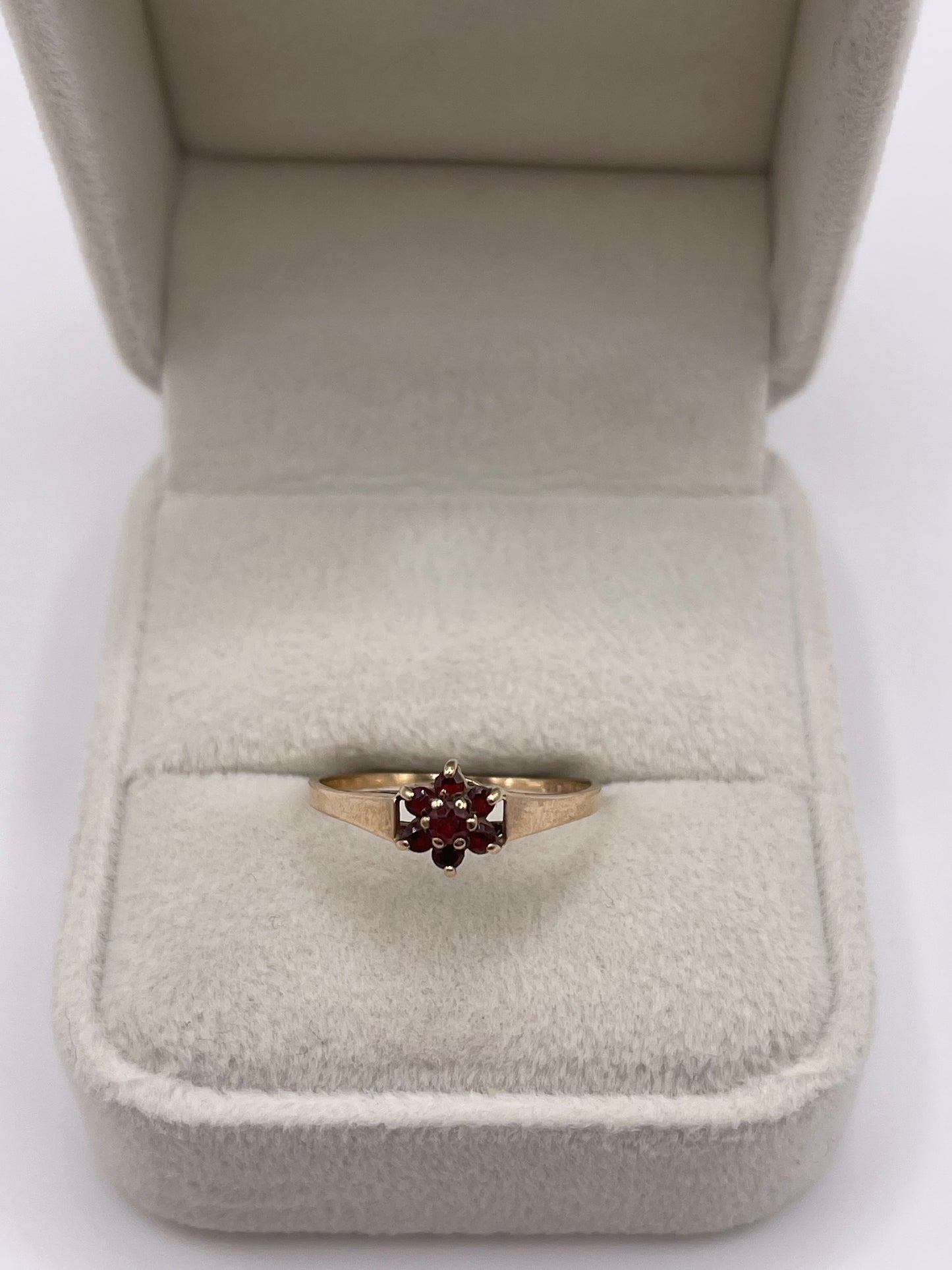 9ct gold garnet cluster ring