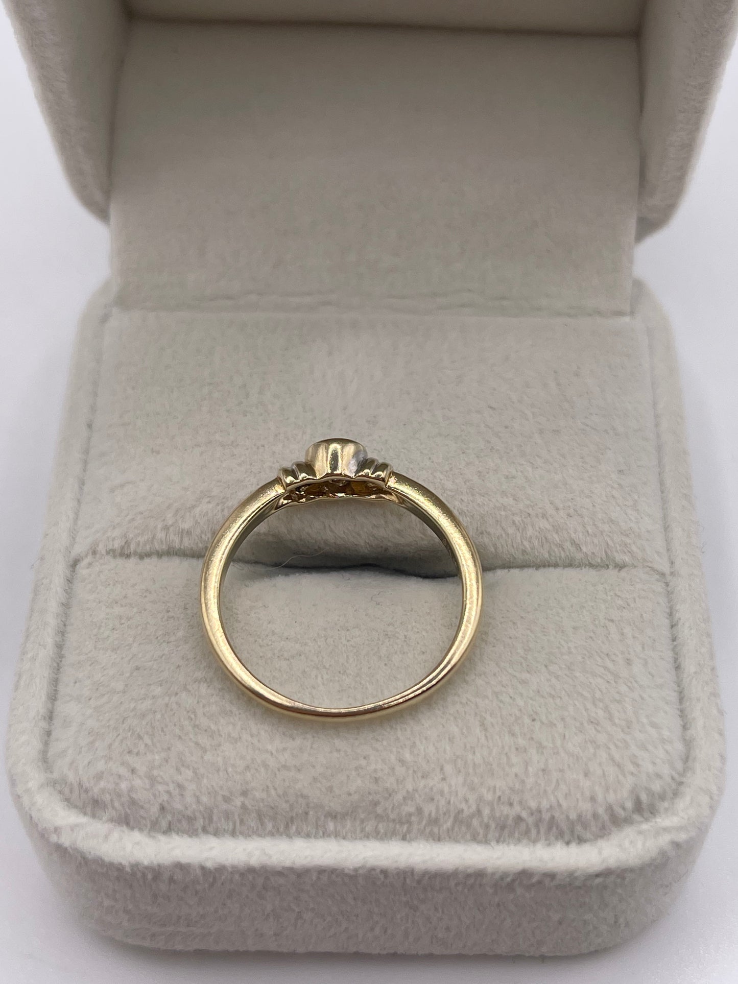 9ct gold cz ring