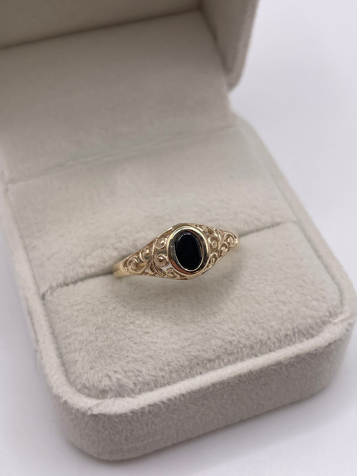 9ct gold onyx ring