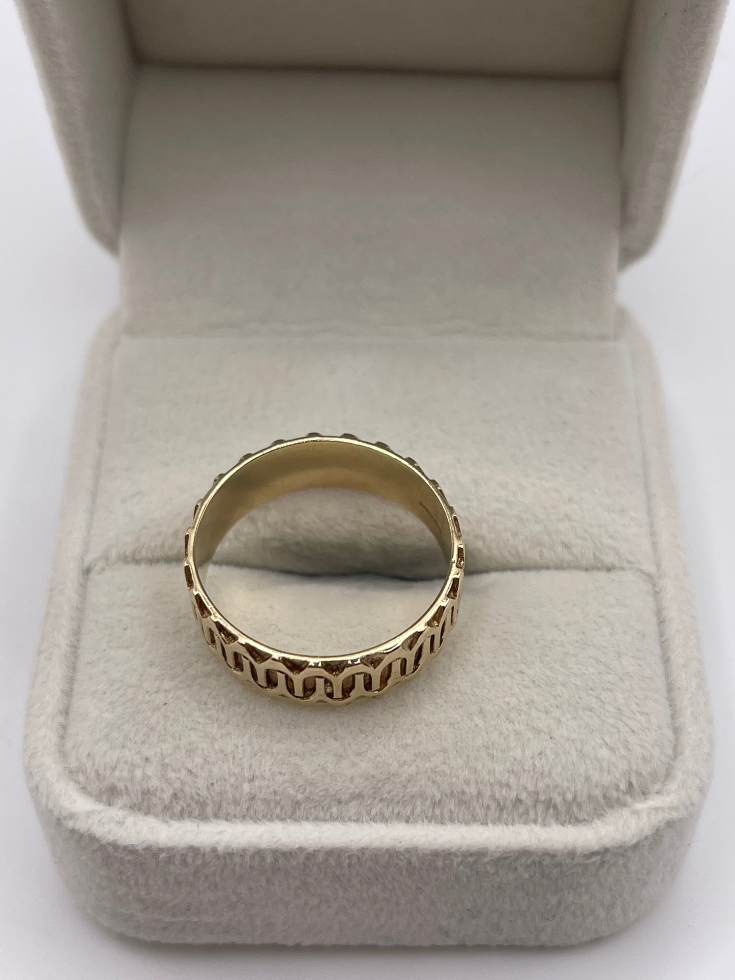 9ct gold patterned band