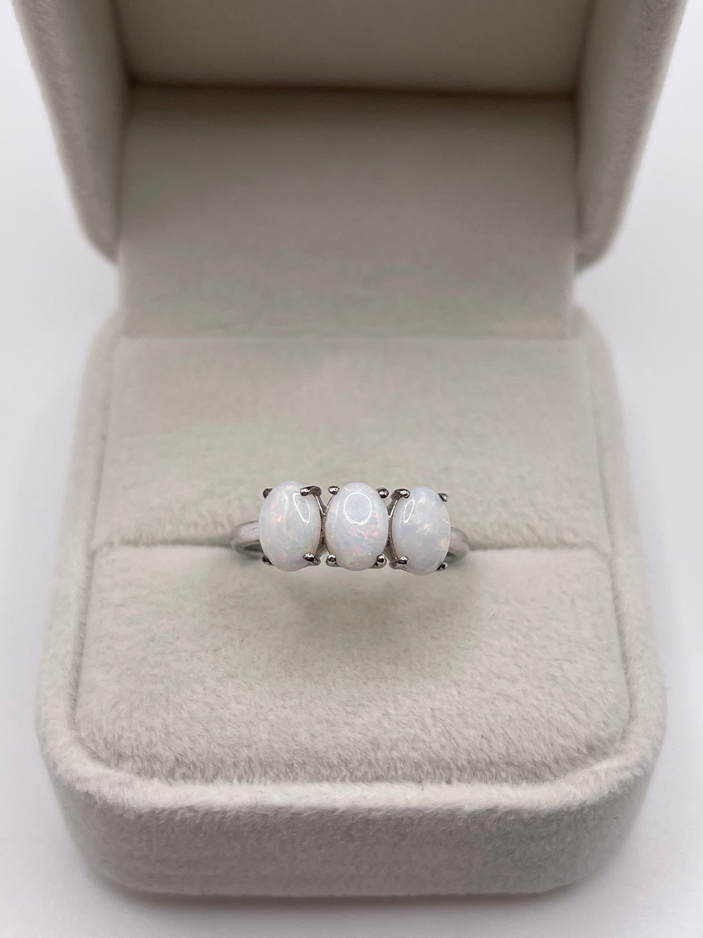 9ct white gold opal ring