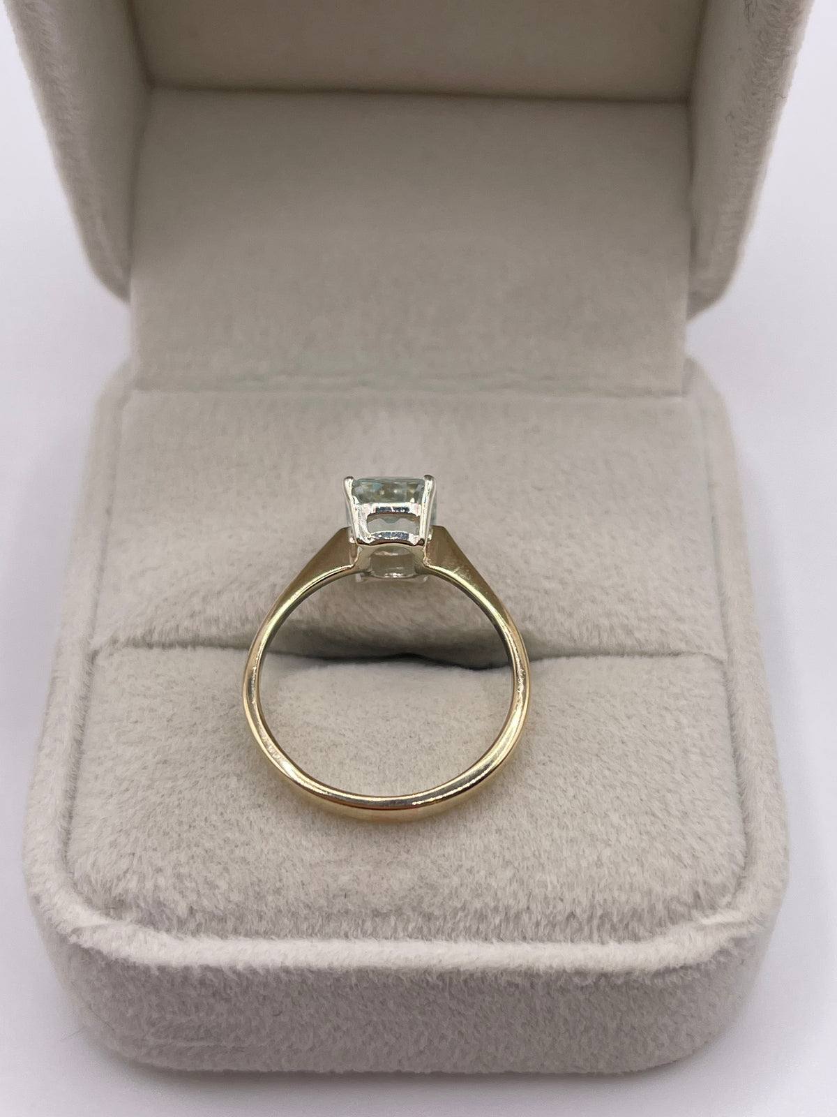 9ct gold aquamarine ring