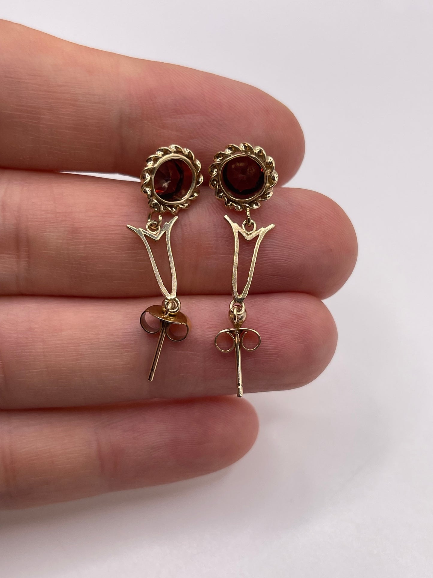 9ct gold garnet earrings